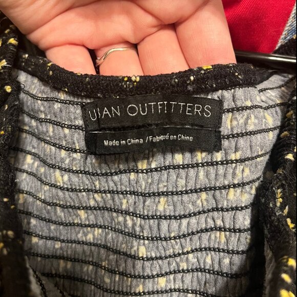 UO Tessie Smocked Puff Sleeve Floral Midi Dress - Picture 3 of 4